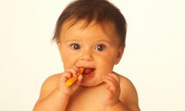 Kada kūdikiui valgyti pačiam savarankiškai