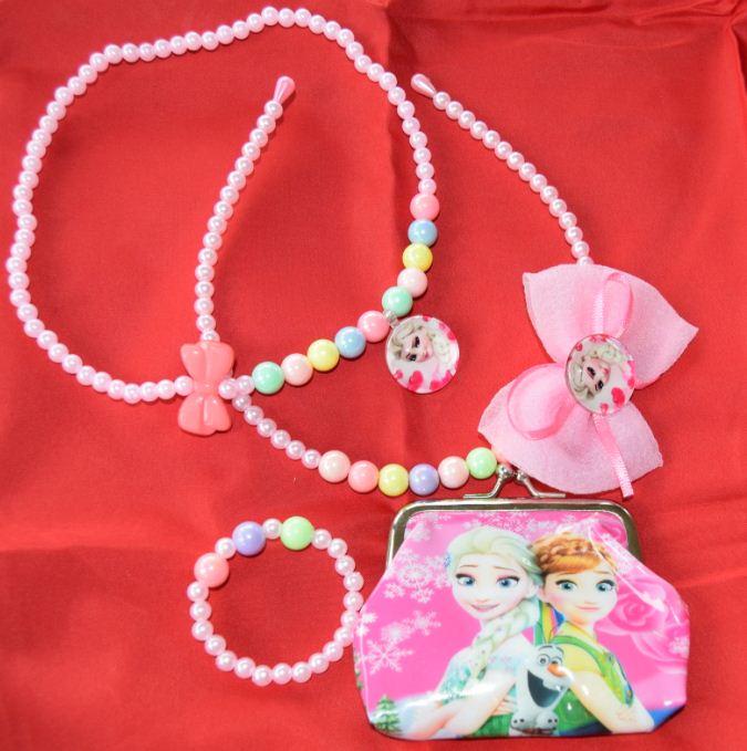Vaikiškų papuošalų rinkinys Vaikiškų papuošalų rinkinys