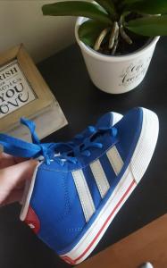 Adidas 28 dydžio kedai