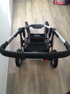 Maxi cosi mura 4 vežimėlis ir automobilinė kėdutė pebble plus.